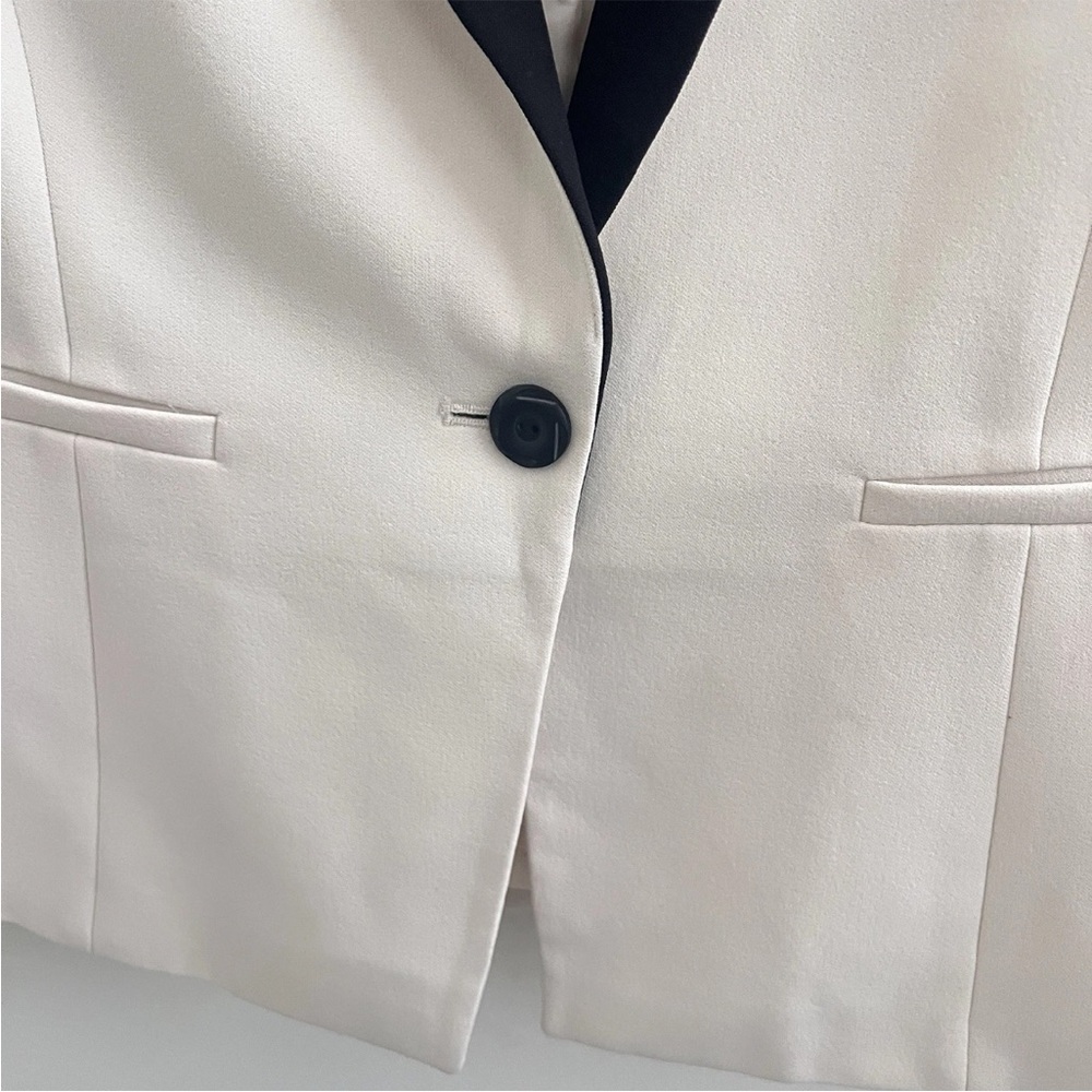 Tahari ASL Cream Blazer with Black Lapels size 4 NEW - Picture 3 of 9